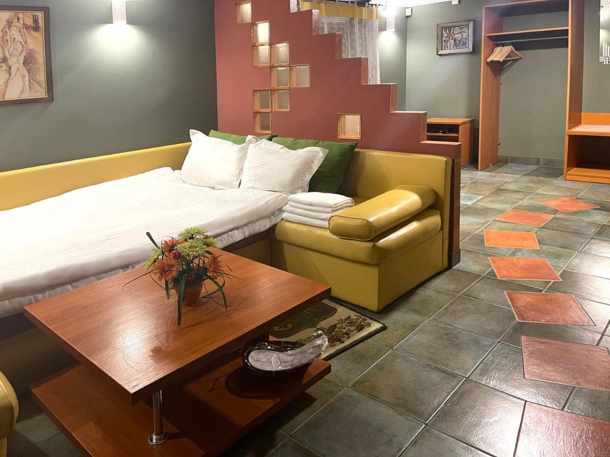Economy Room In Hotel Eney Lviv Ngoại thất bức ảnh