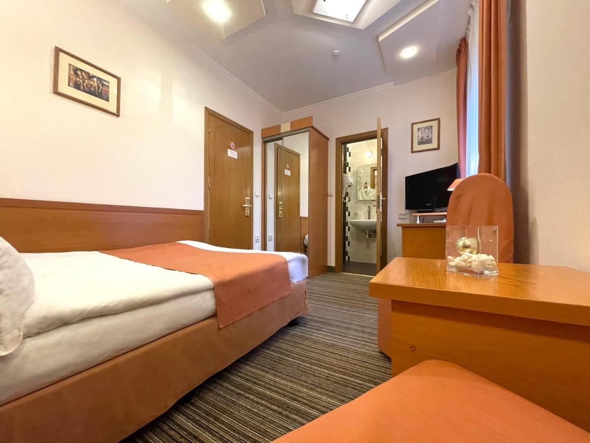 Economy Room In Hotel Eney Lviv Ngoại thất bức ảnh