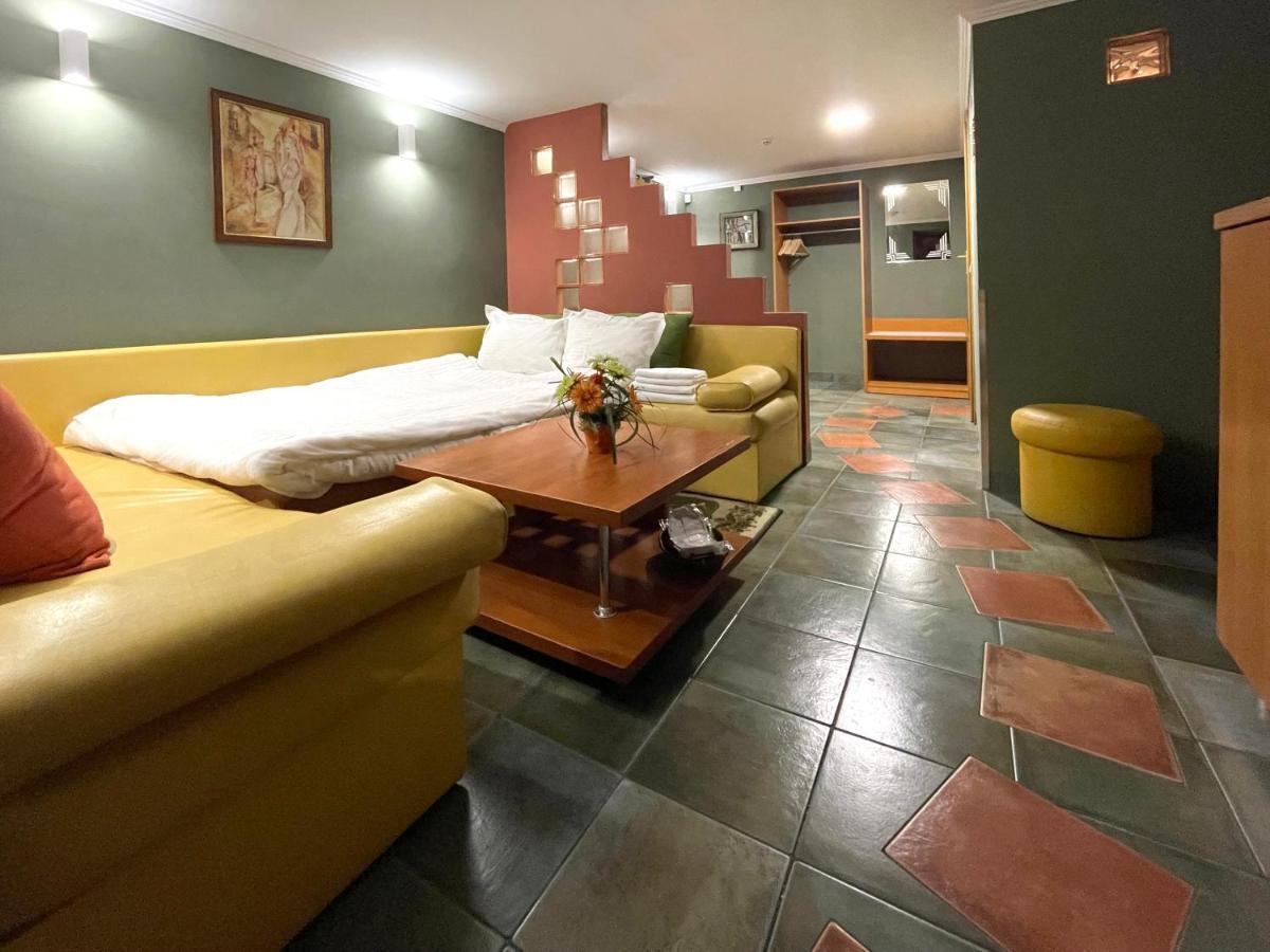Economy Room In Hotel Eney Lviv Ngoại thất bức ảnh