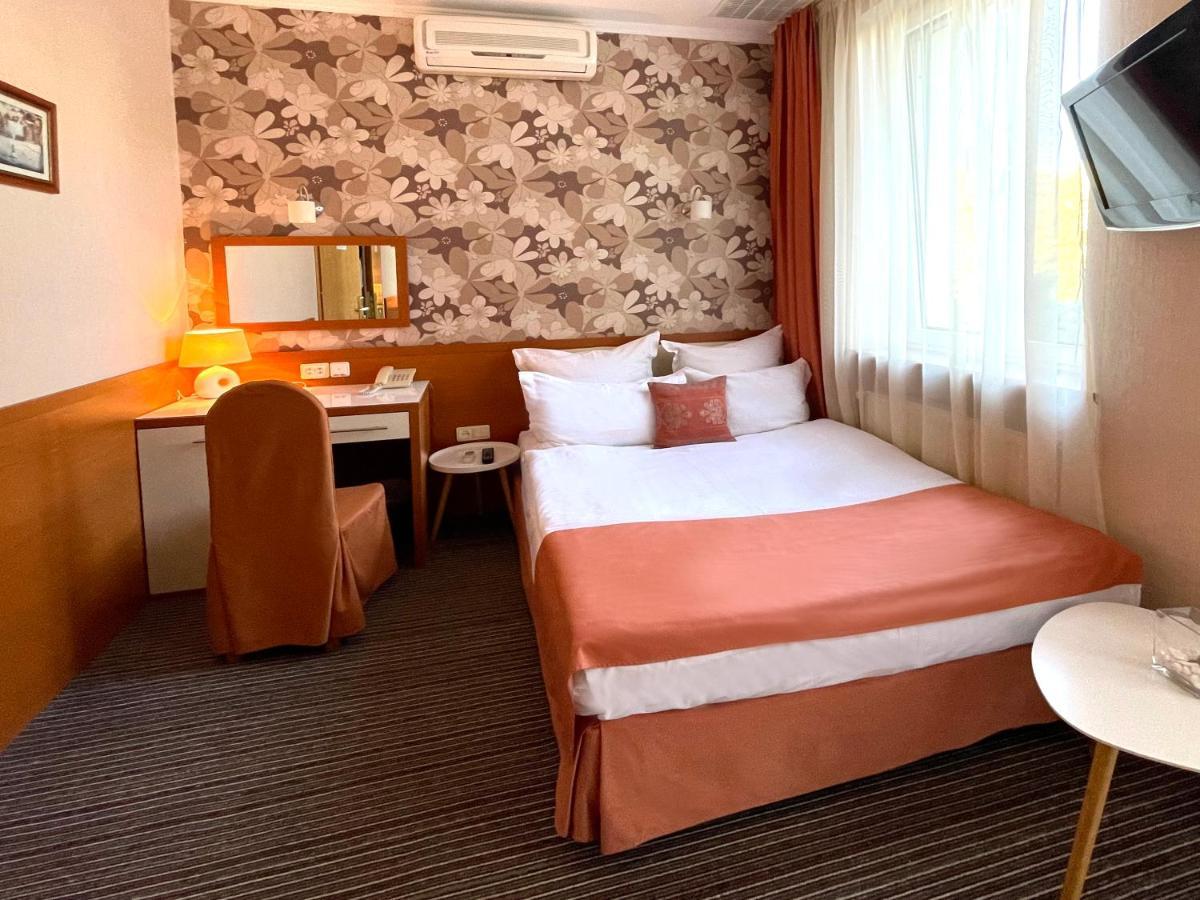 Economy Room In Hotel Eney Lviv Ngoại thất bức ảnh