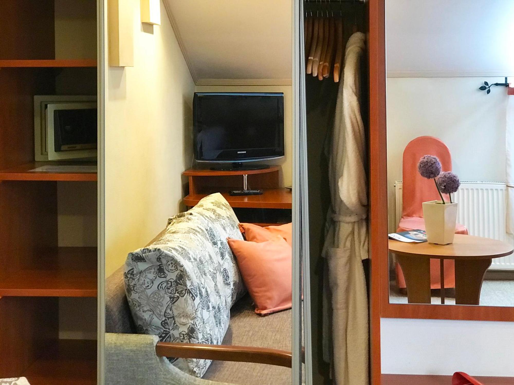 Economy Room In Hotel Eney Lviv Phòng bức ảnh