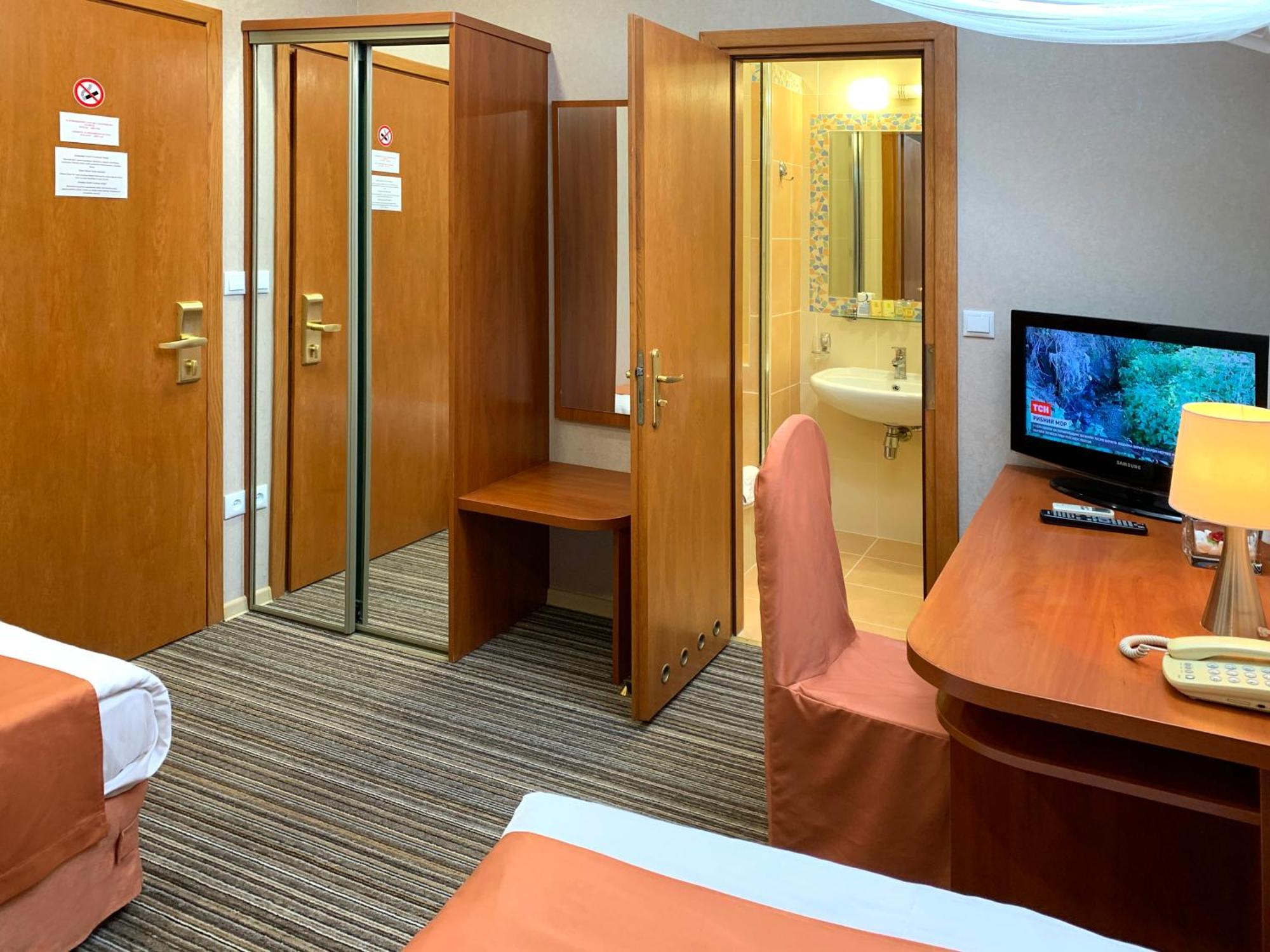 Economy Room In Hotel Eney Lviv Ngoại thất bức ảnh