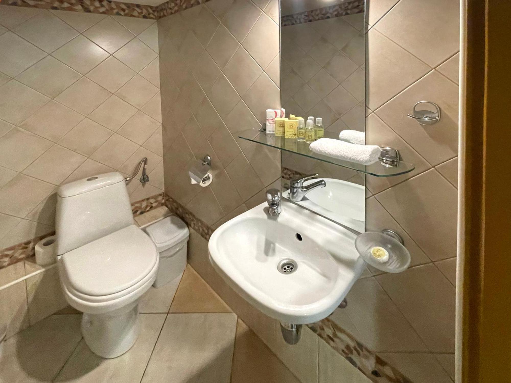 Economy Room In Hotel Eney Lviv Phòng bức ảnh