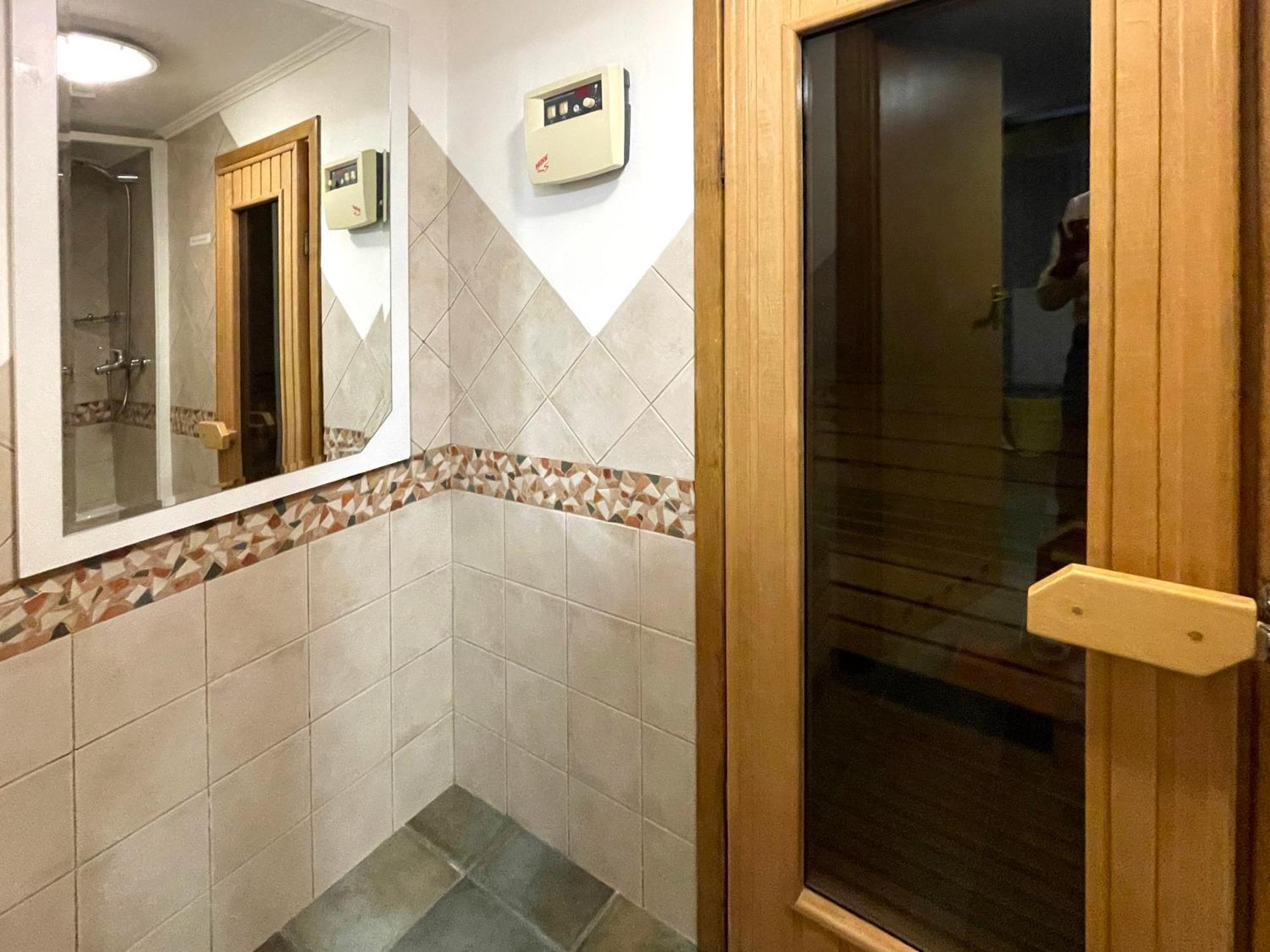 Economy Room In Hotel Eney Lviv Phòng bức ảnh